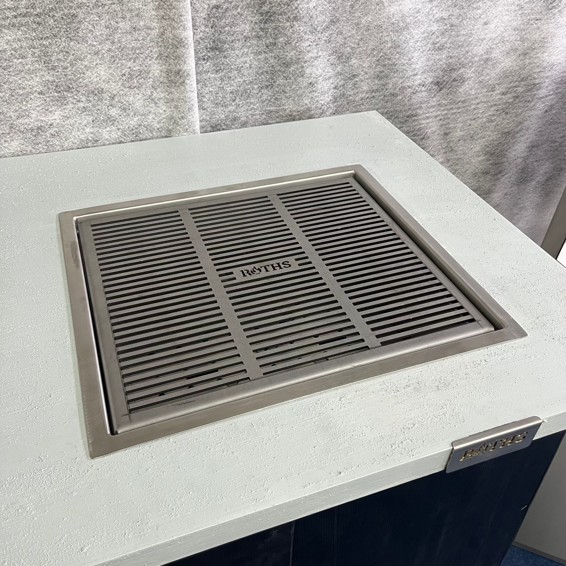 Roths™ Rostfria lilla kolgrill (för inbyggnad) från Roths, detaljbild 2